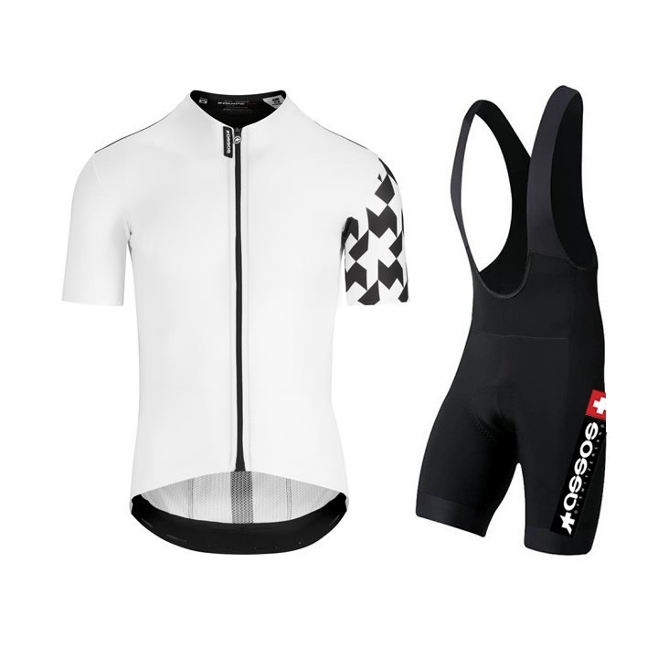 Equipación de ciclismo Assos: comodidad y frescura para tus rutas