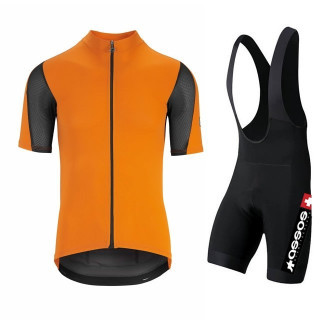 Conjunto de ciclismo Assos: comodidad y frescura para tus rutas