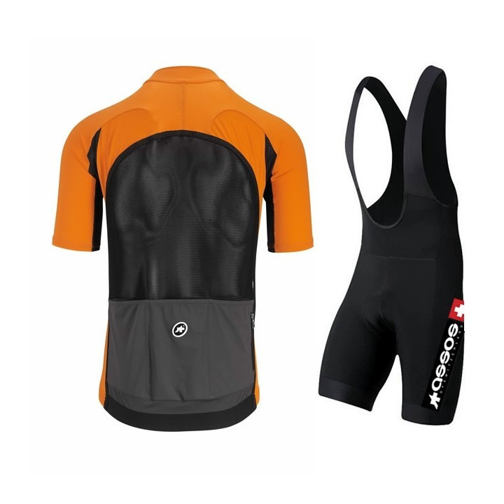 Conjunto de ciclismo Assos: comodidad y frescura para tus rutas