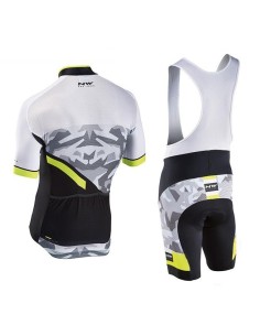 Conjunto corto de ciclismo Northwave: comodidad y frescura para tus rutas 2