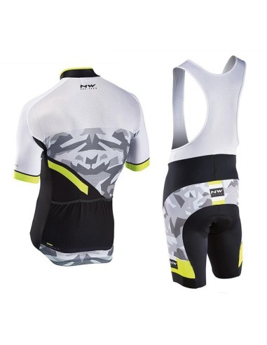 Conjunto corto de ciclismo Northwave: comodidad y frescura para tus rutas