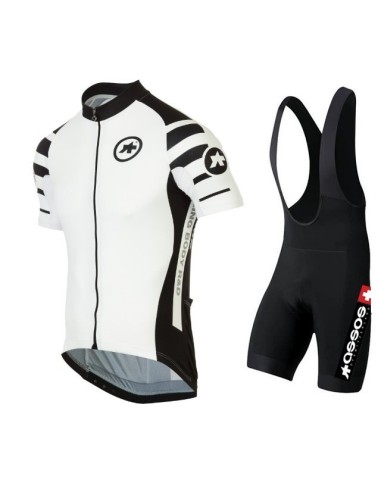 Conjunto de ciclismo Assos: comodidad y frescura para tus rutas de verano