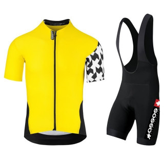 Conjunto de ciclismo Assos: comodidad y estilo para tus rutas de verano