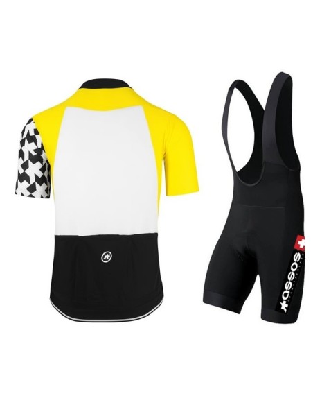 Conjunto de ciclismo Assos: comodidad y estilo para tus rutas de verano