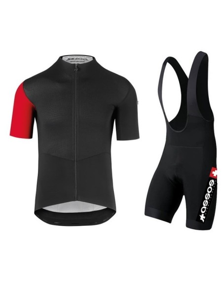 Conjunto de ciclismo Assos: comodidad y estilo para tus paseos de verano