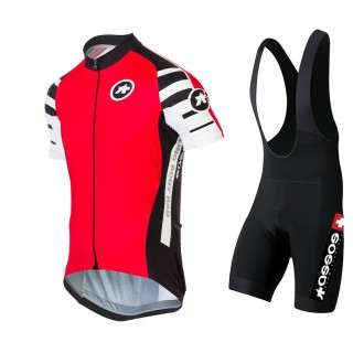 Descubre el conjunto corto de ciclismo Assos para tus mejores paseos en verano