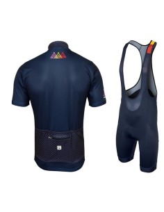 Conjunto de ciclismo Santini: comodidad y estilo para tus rutas de verano 2