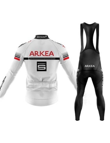 Equipación Térmica Arkea para Ciclismo: Comodidad y Estilo en Cada Pedalada