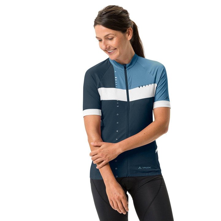 Maillot corto para mujer VAUDE Posta FZ en azul oscuro, comodidad y estilo para tus paseos en bici