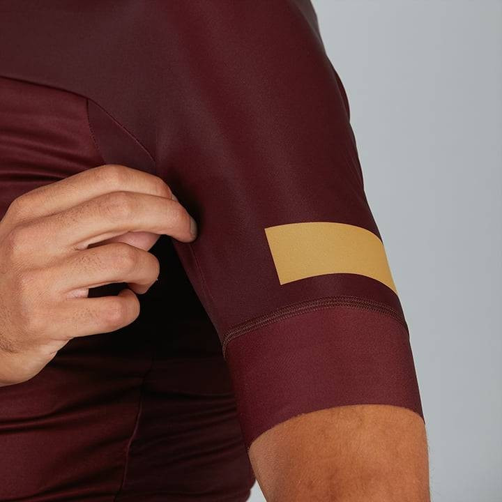 Maillot corto rojo SPORTFUL Classics para ciclistas con estilo y comodidad