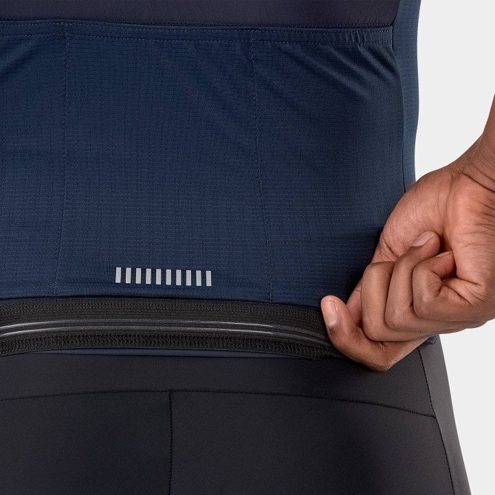 Maillot corto TREK RSL en azul oscuro: comodidad y frescura para tus rutas en bici