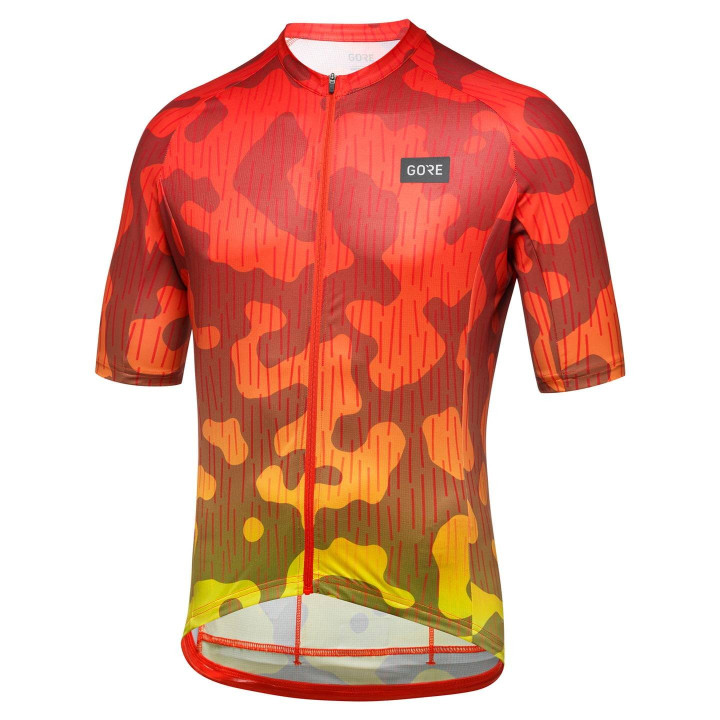 Maillot corto Rain Camo naranja y amarillo de GORE WEAR para ciclistas que buscan estilo y comodidad