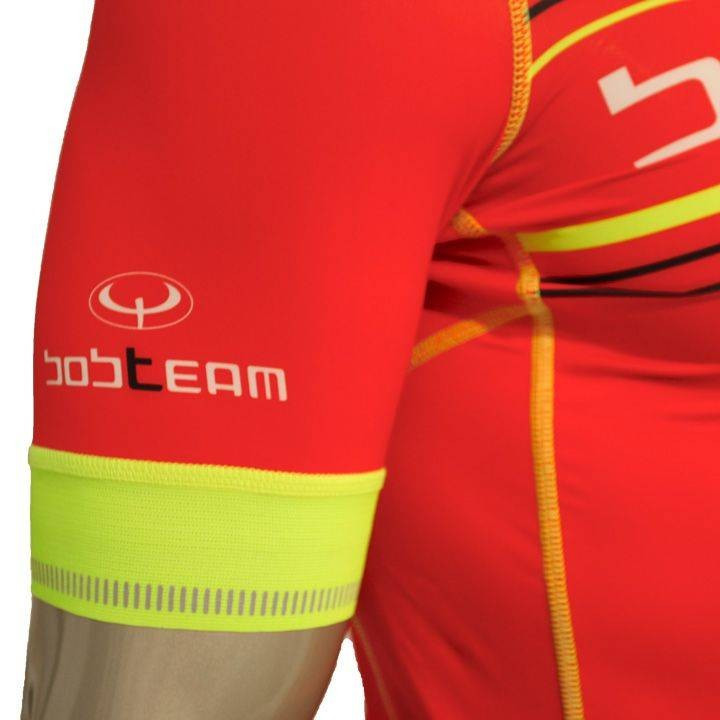 Maillot Scatto rojo y amarillo neón de BOBTEAM para ciclistas que buscan comodidad y estilo