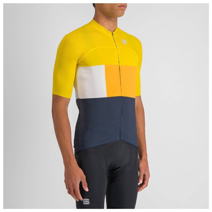 Maillot corto Snap amarillo y azul oscuro de SPORTFUL, comodidad y estilo para tus rutas en bici
