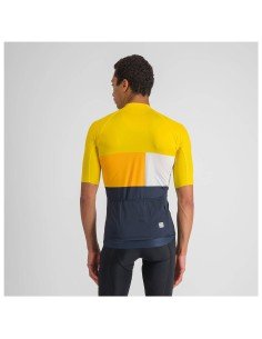 Maillot corto Snap amarillo-azul de SPORTFUL, ideal para ciclistas que buscan comodidad y estilo 2