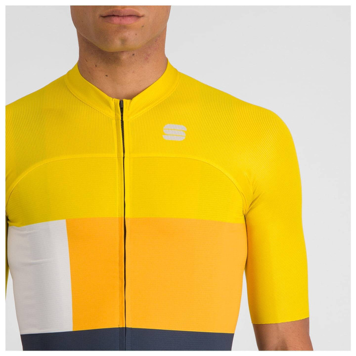 Maillot corto Snap amarillo-azul de SPORTFUL, ideal para ciclistas que buscan comodidad y estilo