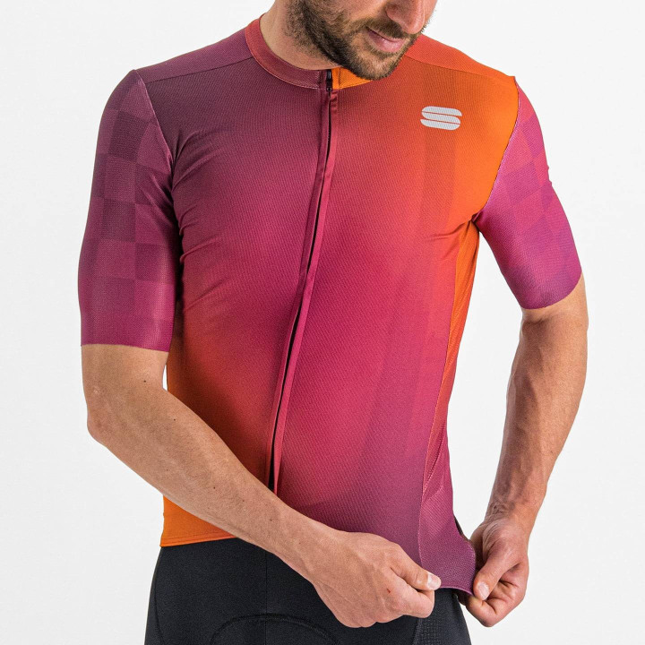 Maillot corto Sportful Rocket naranja y fucsia, ideal para ciclistas que buscan frescura y estilo