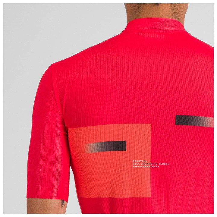 Maillot corto Sportful Gruppetto rojo: comodidad y estilo para tus rutas