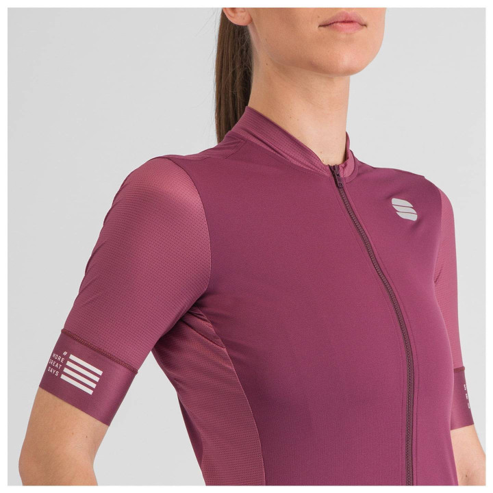 Maillot corto mujer burdeos SPORTFUL: comodidad y estilo para ciclistas