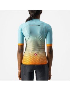 Maillot corto mujer Castelli Climber's 2.0 en naranja y azul claro, ideal para tus rutas de montaña 2