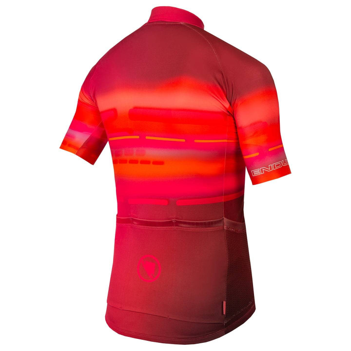 Maillot rojo ENDURA Virtual Texture: comodidad y frescura para ciclistas