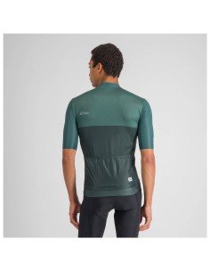 Maillot corto verde SPORTFUL: comodidad y estilo para tus rutas en bici 2