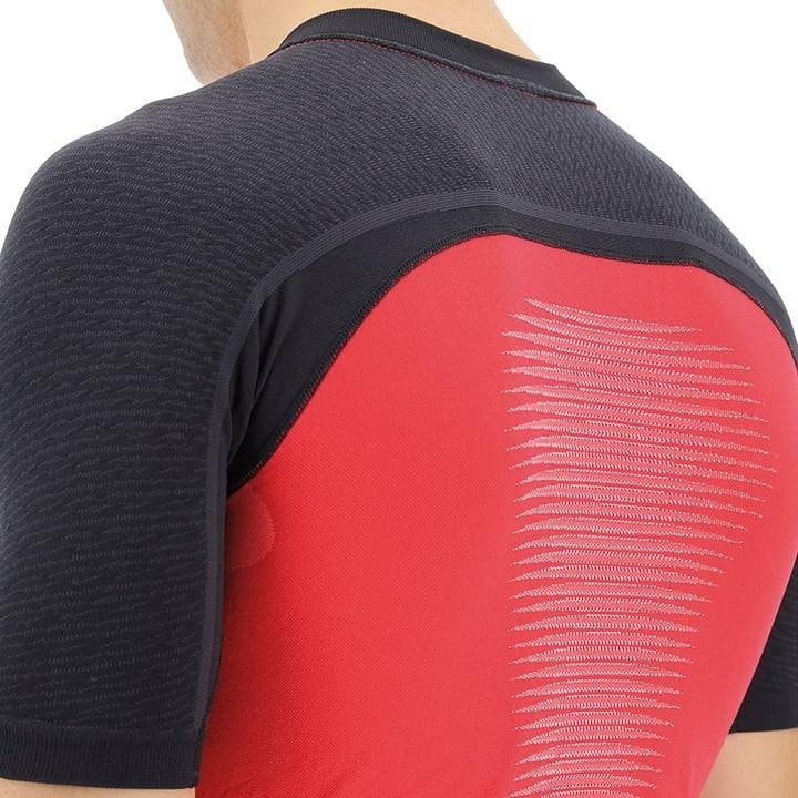 Maillot UYN Granfondo corto en rojo y negro, ideal para tus rutas en bici