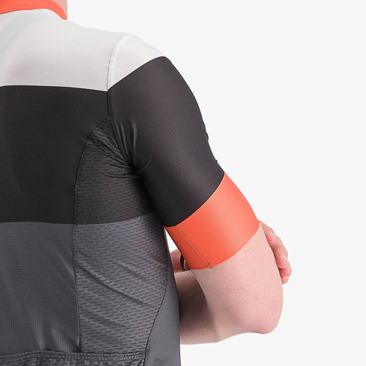 Maillot Sezione corto CASTELLI en negro y gris, ideal para tus rutas en bici