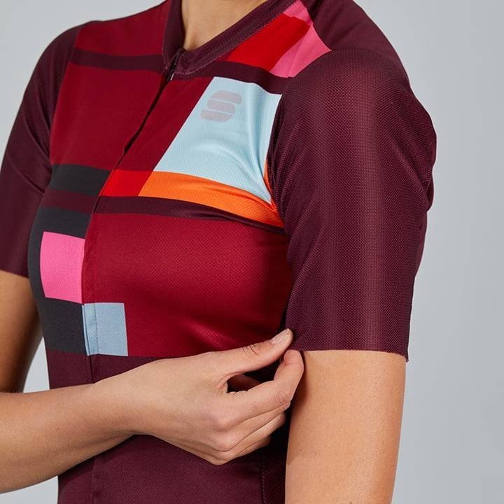 Maillot corto rojo para mujer SPORTFUL: comodidad y estilo en cada pedaleada