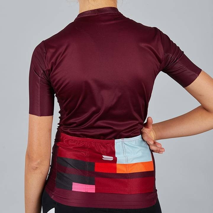 Maillot corto rojo para mujer SPORTFUL: comodidad y estilo en cada pedaleada
