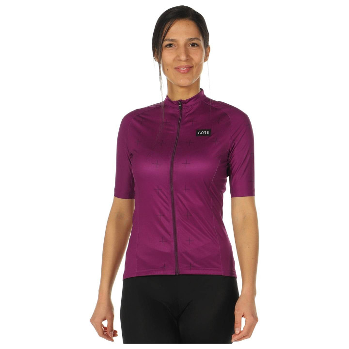Maillot corto lila para mujer de GORE WEAR, estilo y confort en cada pedaleada