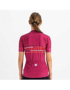 Maillot corto fucsia para mujer de SPORTFUL, comodidad y estilo en cada pedalada 2