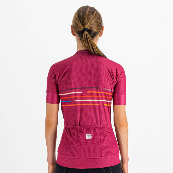 Maillot corto fucsia para mujer de SPORTFUL, comodidad y estilo en cada pedalada