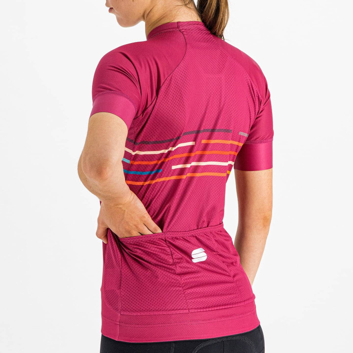 Maillot corto fucsia para mujer de SPORTFUL, comodidad y estilo en cada pedalada