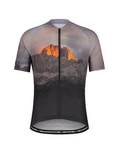 Maillot corto lila AlbaM de MALOJA: estilo y comodidad para tus rutas en bici