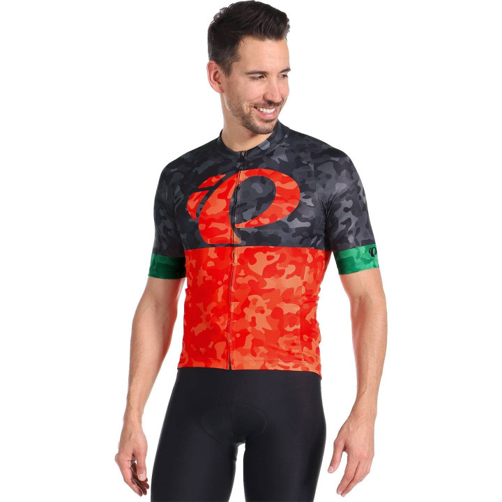 Maillot corto Attack verde y rojo de PEARL IZUMI para ciclistas que buscan estilo y comodidad