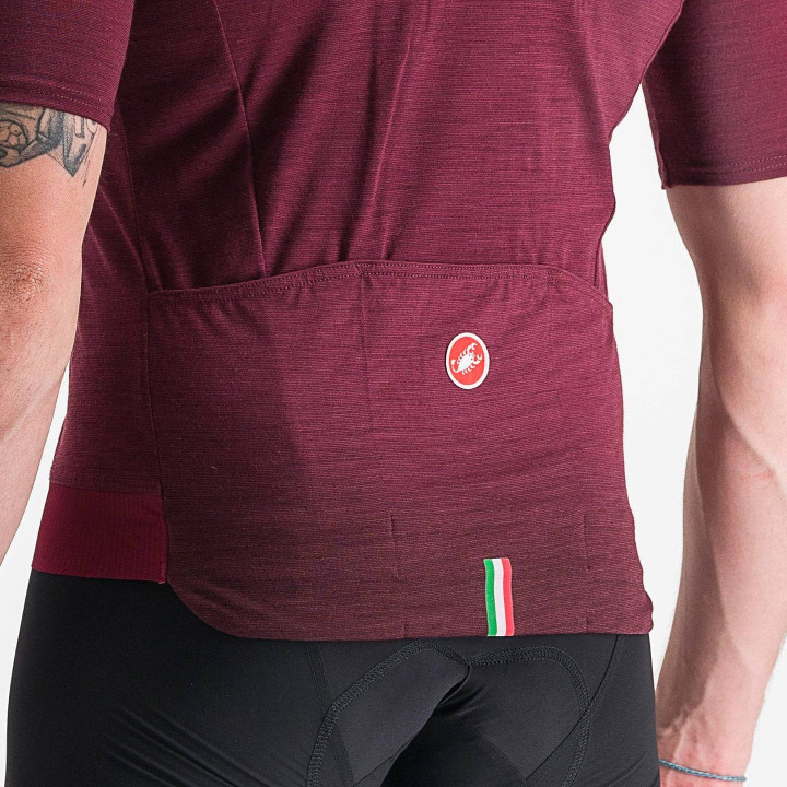 Maillot burdeos Essenza de Castelli: estilo y comodidad para tus rutas en bici