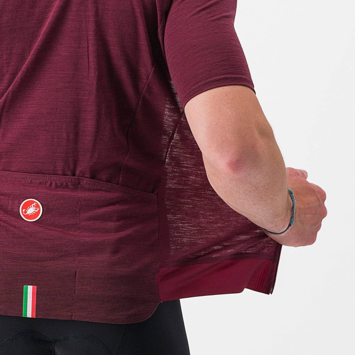 Maillot burdeos Essenza de Castelli: estilo y comodidad para tus rutas en bici