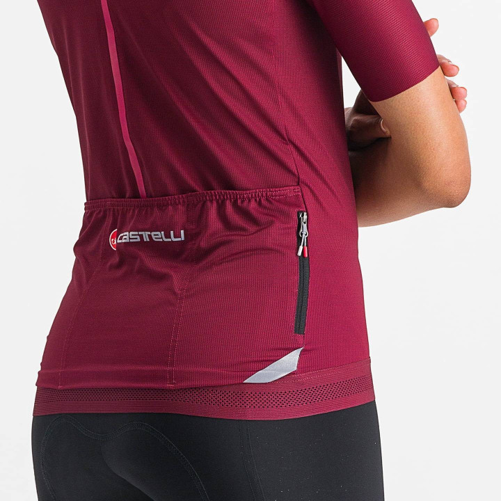 Maillot corto burdeos para mujer de Castelli, comodidad y estilo en cada pedaleo