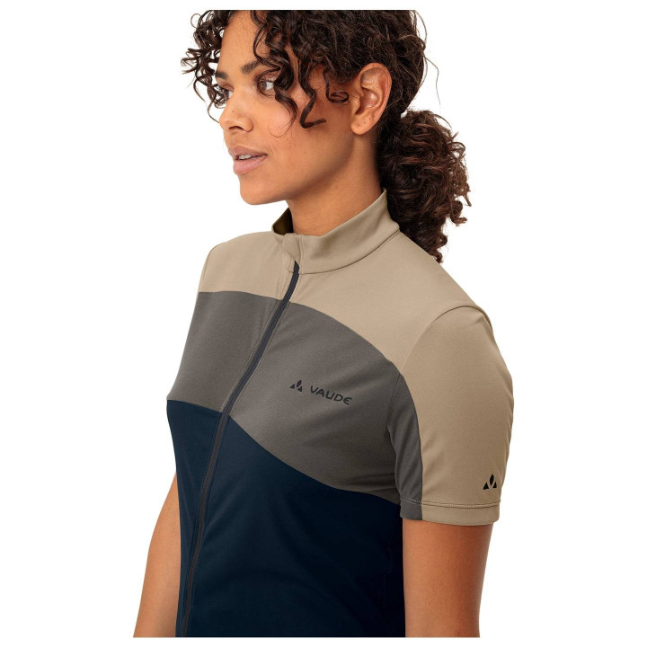 Maillot corto de ciclismo para mujer VAUDE Matera en negro y beige, ideal para tus rutas