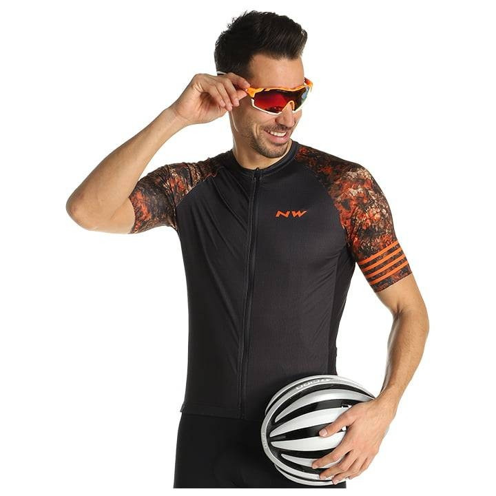 Maillot corto Blade naranja y negro de NORTHWAVE, estilo y comodidad para tus paseos en bici