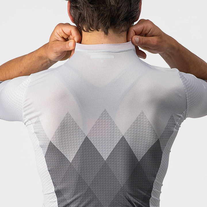 Maillot A Tutta plateado de CASTELLI: estilo y frescura para tus rutas de ciclismo
