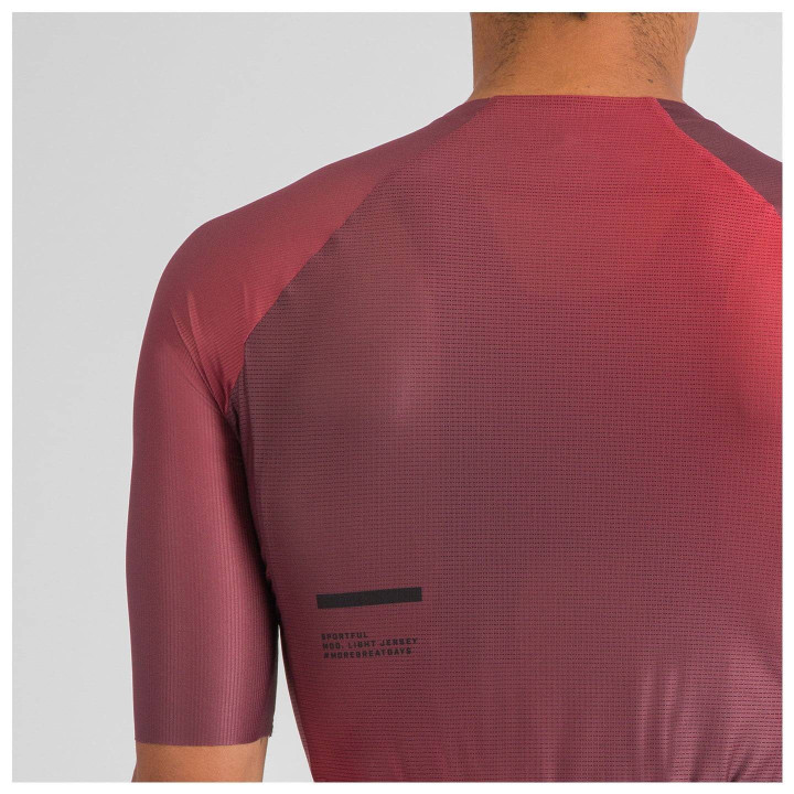 Maillot corto Light de SPORTFUL: comodidad y frescura para tus rutas en bici