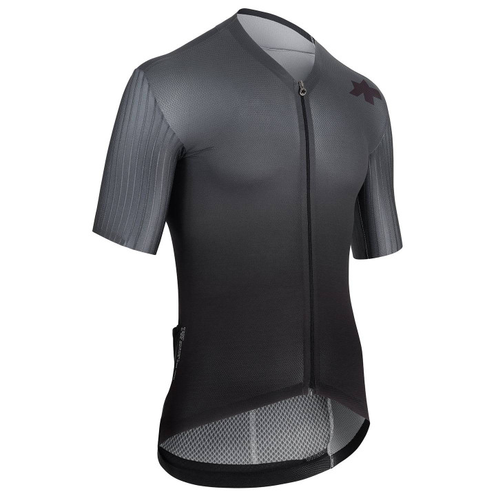 Maillot corto Assos Equipe RS S11 negro y gris, el aliado perfecto para tus rutas en bici