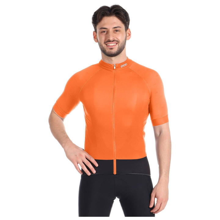 Maillot corto naranja POC: comodidad y frescura para tus rutas en bici