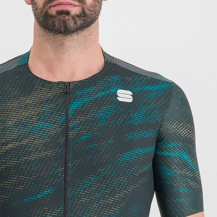 Maillot corto Cliff Supergiara verde-azul de Sportful para ciclistas cómodos y frescos.