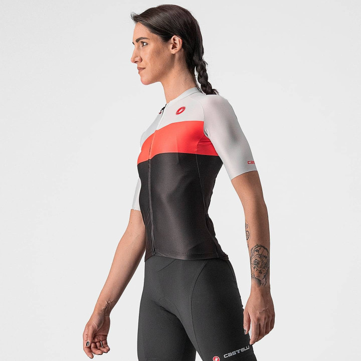 Maillot corto Aero Pro mujer en negro y naranja neón de CASTELLI para ciclistas que buscan estilo y comodidad