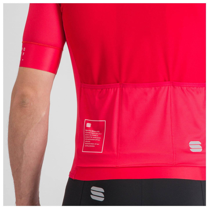 Maillot corto SRK rojo de SPORTFUL: comodidad y estilo para tus rutas en bicicleta