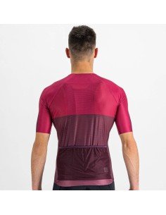 Maillot corto Light Pro lila-fucsia de SPORTFUL para ciclistas que buscan comodidad y estilo 2