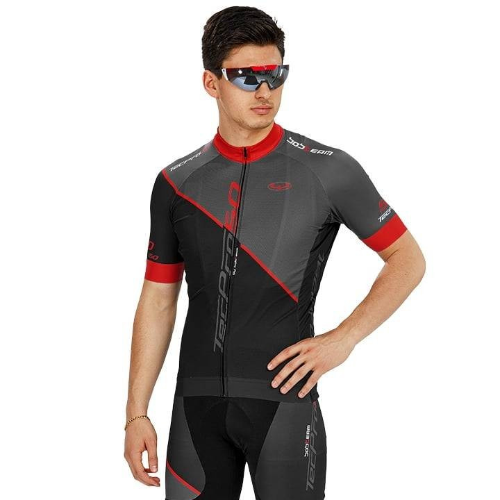 Maillot de ciclismo corto BOBTEAM tecPro50 en rojo y negro, ideal para mantenerte fresco y seco